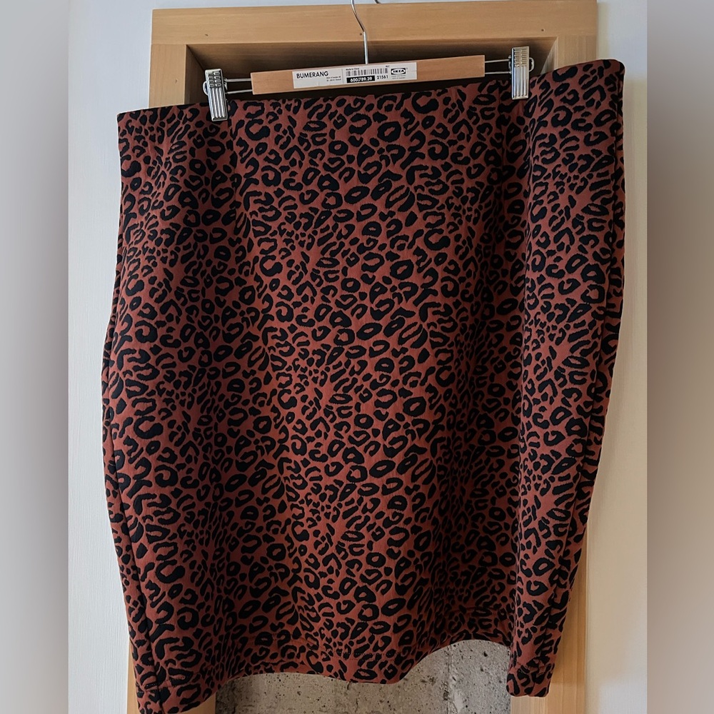As new, Marks and Spencer leopard print skirt. UK size 22
